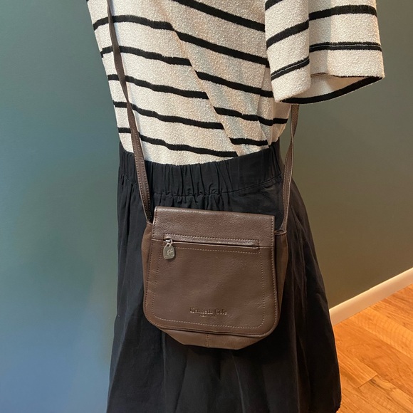 Kenneth Cole Classic Brown Leather Crossbody Bag - Picture 1 of 10